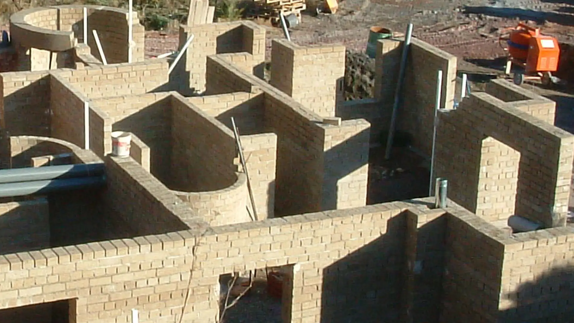 muros de bloques de Cannabric en construcción